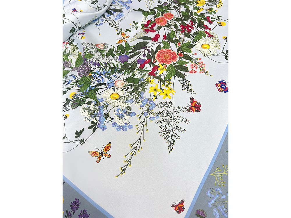 Платок Русский полевой букет — изображение 2